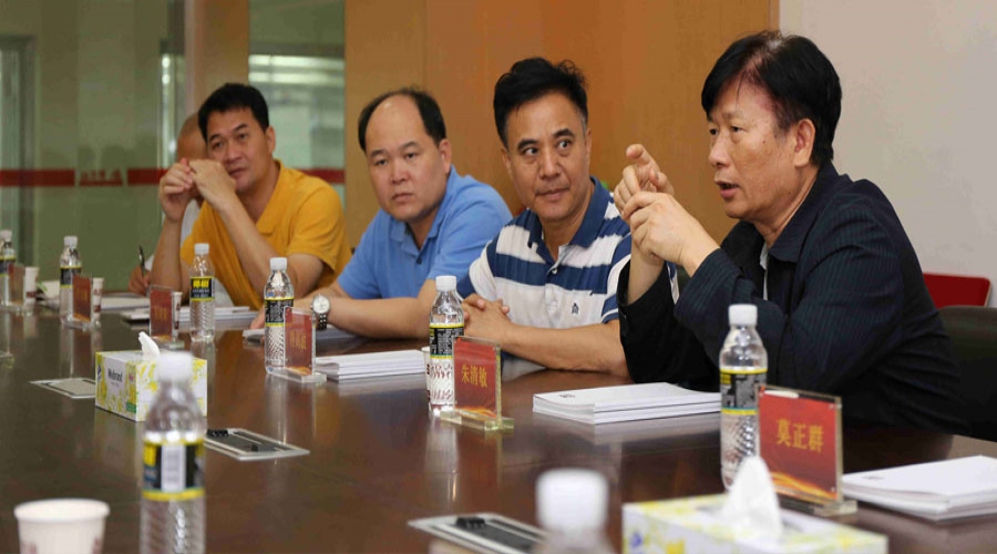 省農業(yè)廳副廳長朱清敏、東方市副市長符高波率隊到羅牛山產業(yè)園 調研